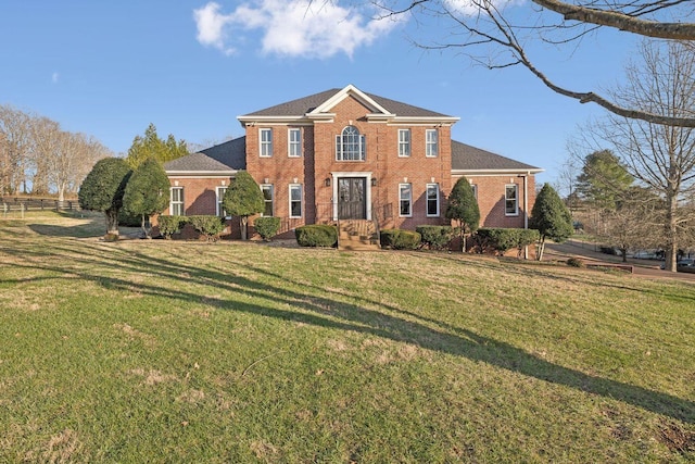 colonial house featuring a front yard