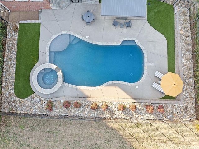 view of swimming pool