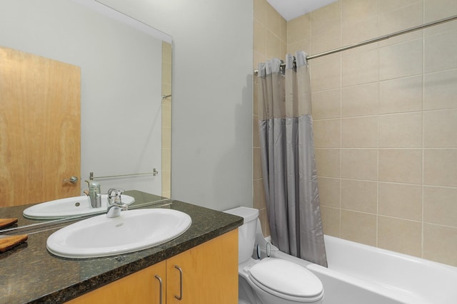 full bathroom featuring vanity, toilet, and shower / bath combo