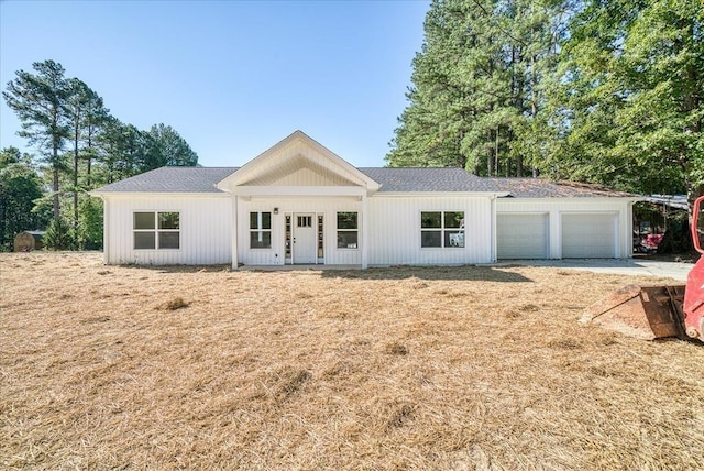 view of front facade featuring a garage