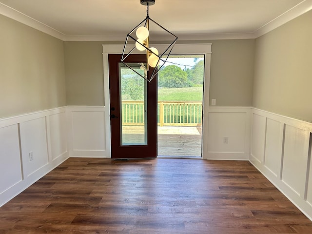 entryway with an inviting chandelier, ornamental molding, and dark hardwood / wood-style floors