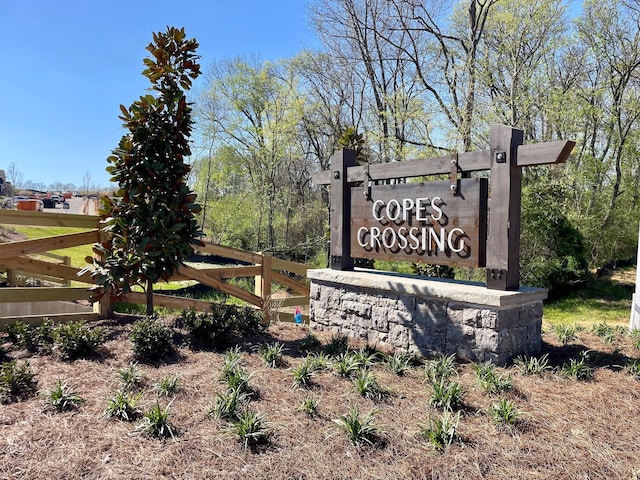 view of community / neighborhood sign