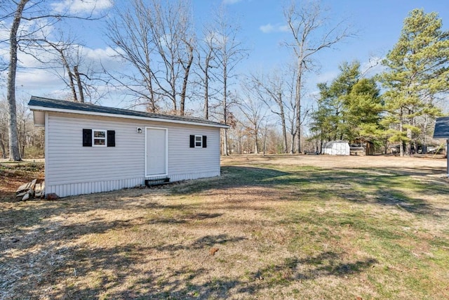 exterior space featuring an outbuilding