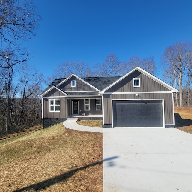 view of front facade with a garage and a front yard