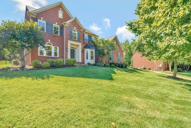 view of front facade featuring a front lawn