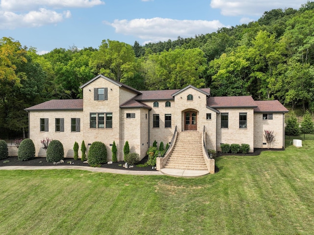 view of front of home with a front lawn