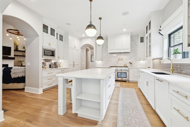 kitchen with appliances with stainless steel finishes, a center island, and white cabinets