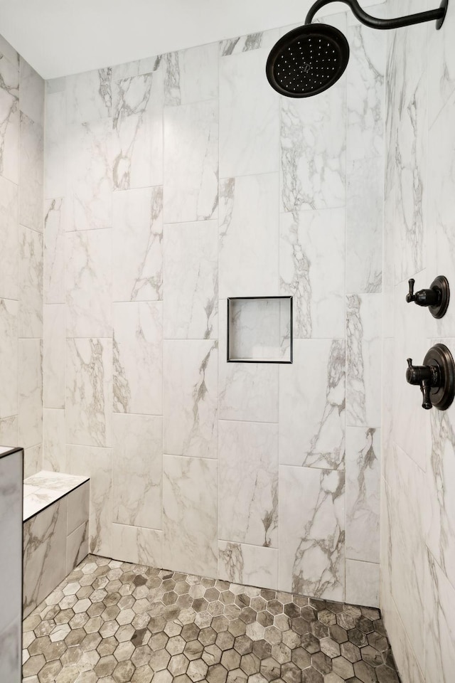 bathroom featuring a tile shower