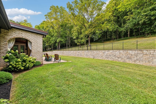 view of yard featuring a patio