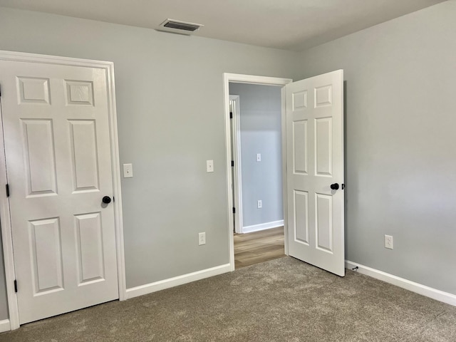 unfurnished bedroom featuring carpet flooring