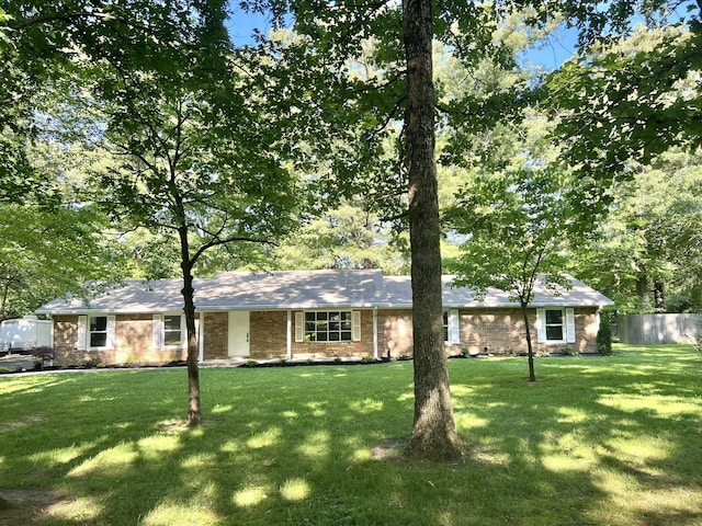 single story home with a front yard