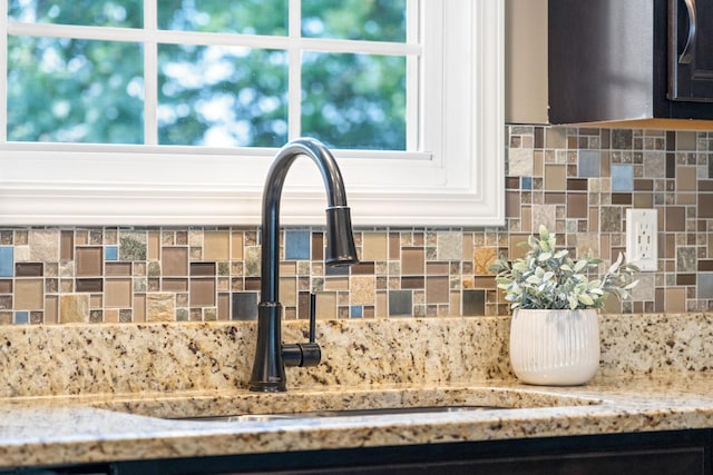 room details featuring tasteful backsplash and sink