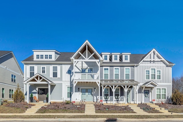 view of front facade featuring covered porch