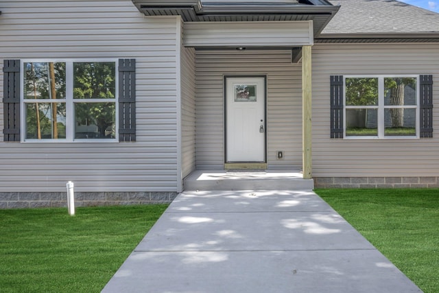 property entrance featuring a yard