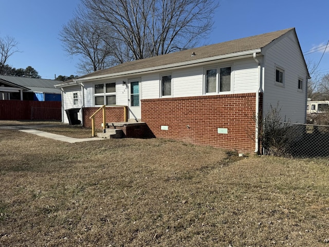 ranch-style home with a front lawn