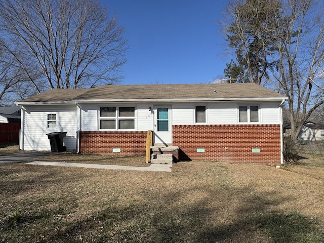 view of front of house featuring a front lawn