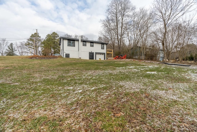 view of yard featuring a garage