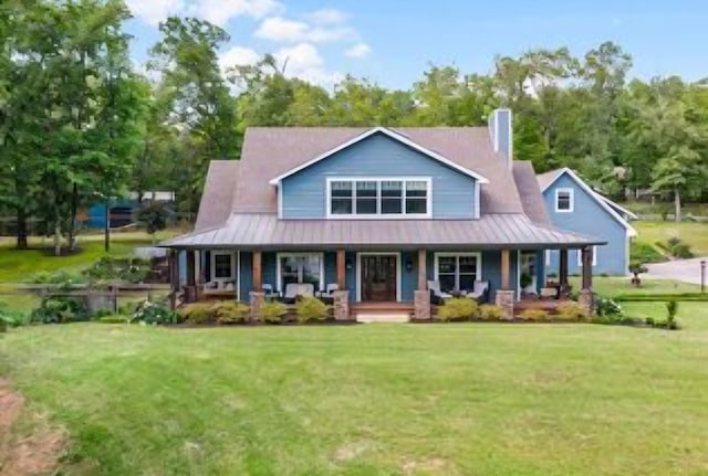 country-style home featuring a front yard and covered porch