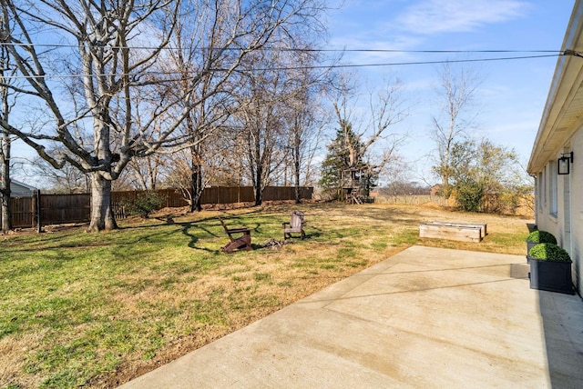 view of yard with a patio