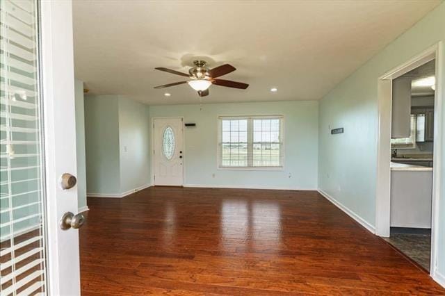 foyer entrance with dark wood-type flooring and ceiling fan