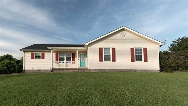 view of front facade featuring covered porch and a front yard