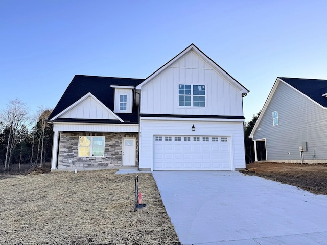 view of front of house featuring a garage