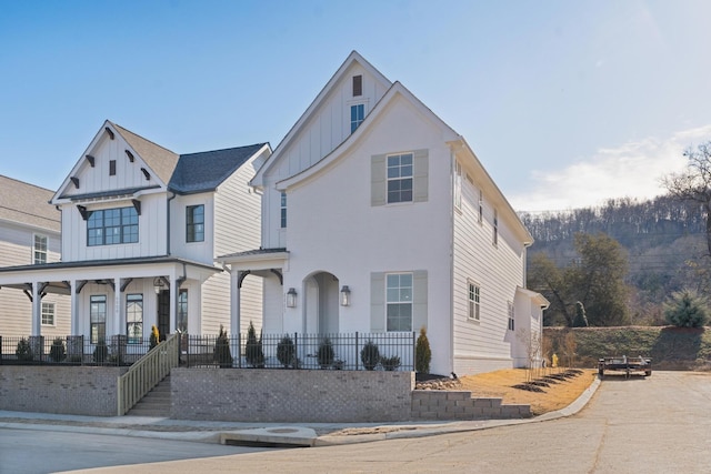 view of front of property featuring a porch