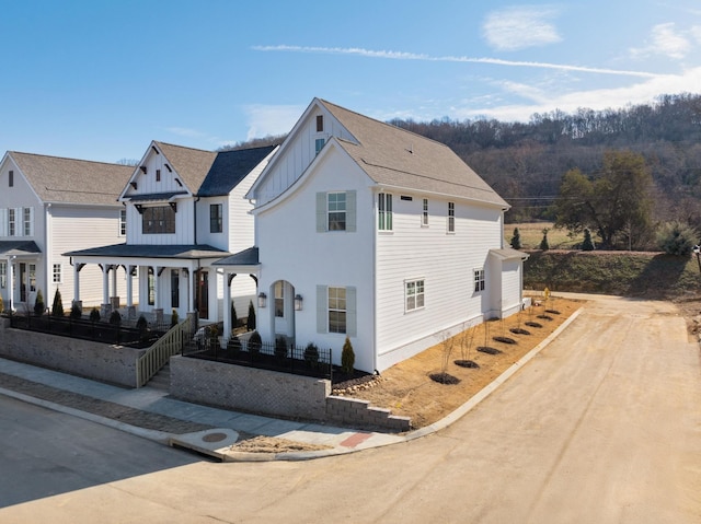 view of front of property featuring covered porch