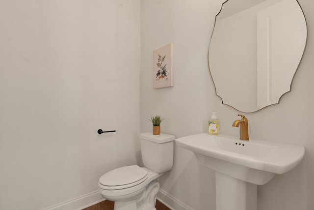 bathroom featuring sink and toilet