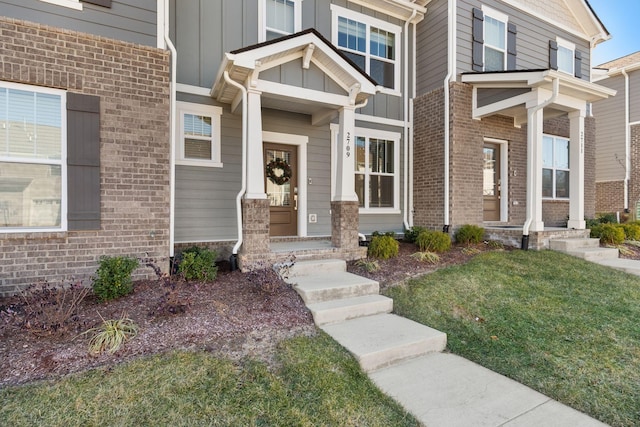 view of front facade with a front yard