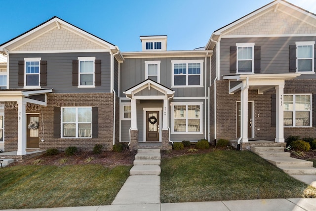 view of front of property with a front lawn