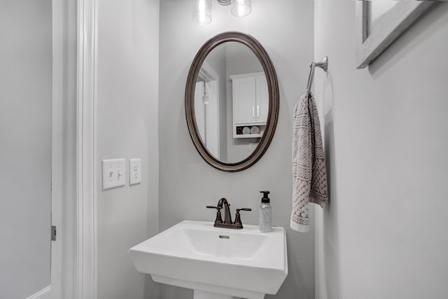 bathroom featuring sink