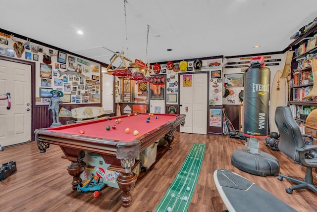 rec room featuring crown molding, billiards, and hardwood / wood-style flooring