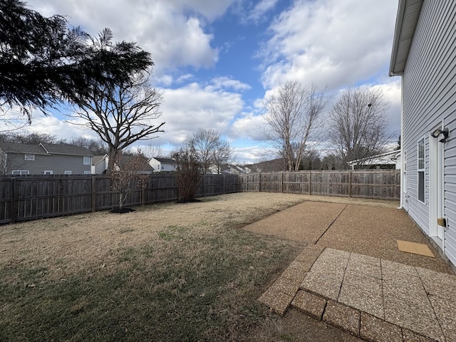 view of yard featuring a patio area