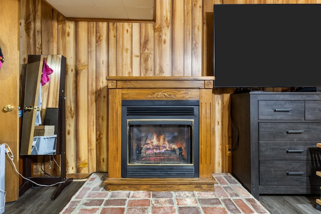 interior details with wooden walls