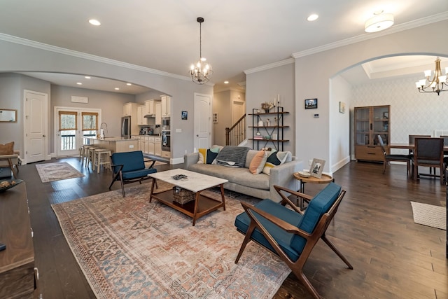 living room featuring crown molding, dark hardwood / wood-style floors, a chandelier, and sink