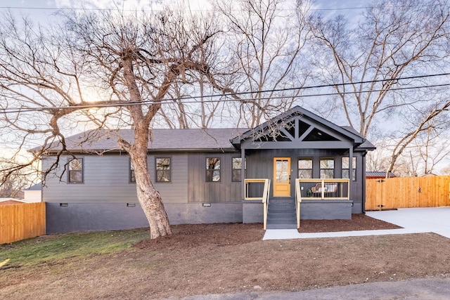 view of front of property featuring a porch