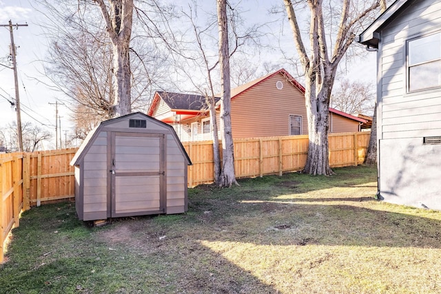 view of yard with a storage shed