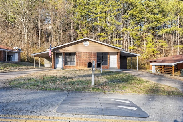 view of front facade featuring a carport