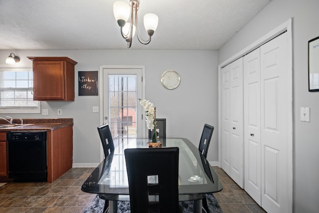 dining room featuring an inviting chandelier, sink, and a textured ceiling