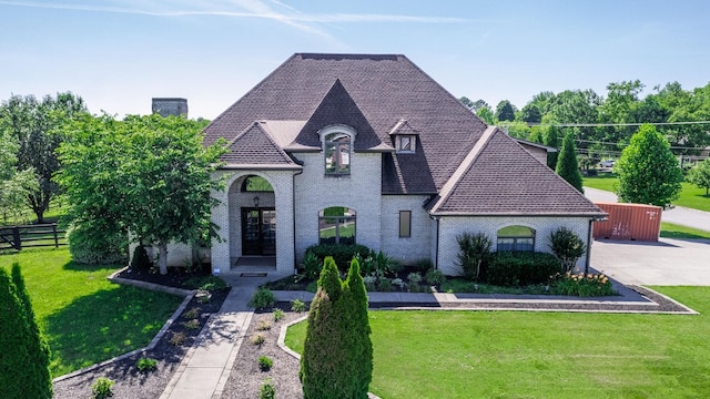 view of front of home with a front lawn