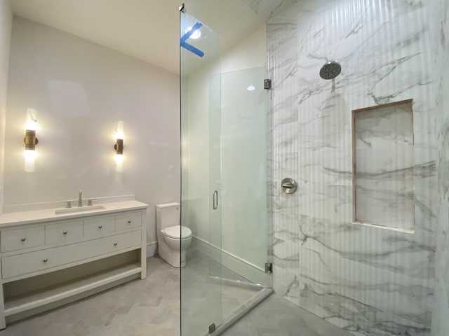 bathroom featuring lofted ceiling, vanity, toilet, and an enclosed shower