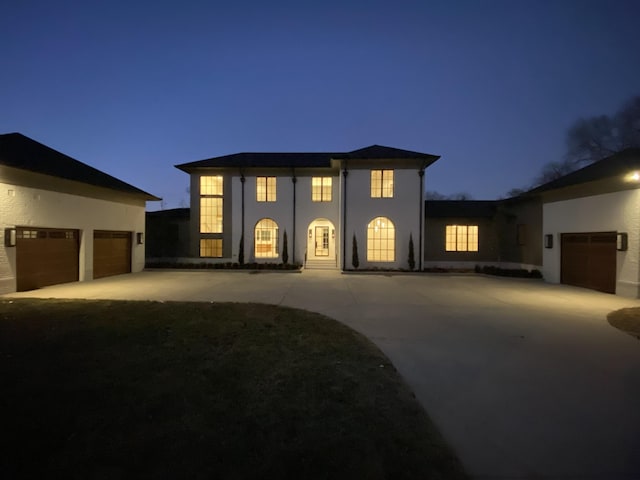 view of front facade with a garage