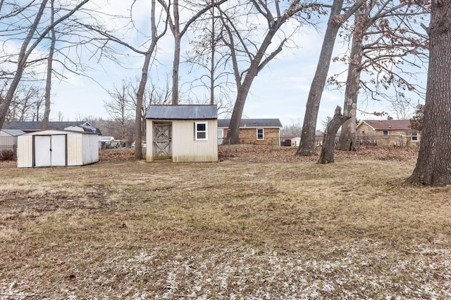 view of yard with a storage shed