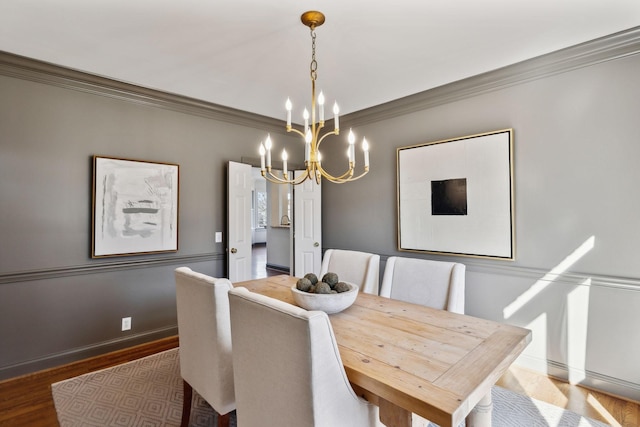 dining room with crown molding, a notable chandelier, and dark hardwood / wood-style flooring