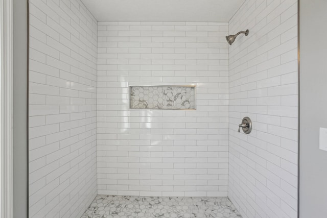 bathroom featuring a tile shower