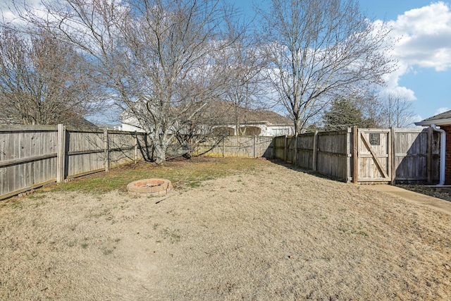 view of yard featuring a fire pit