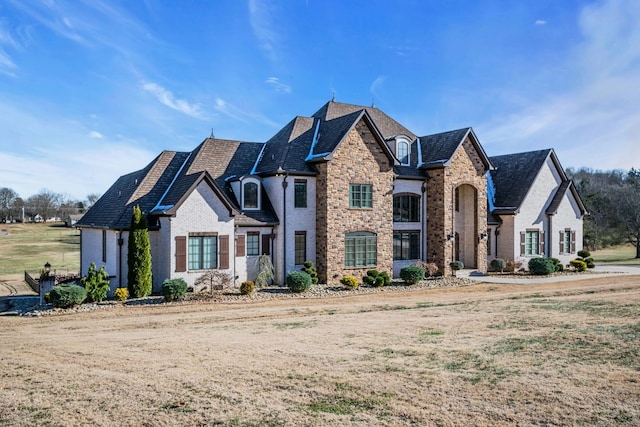 view of front of home featuring a front lawn