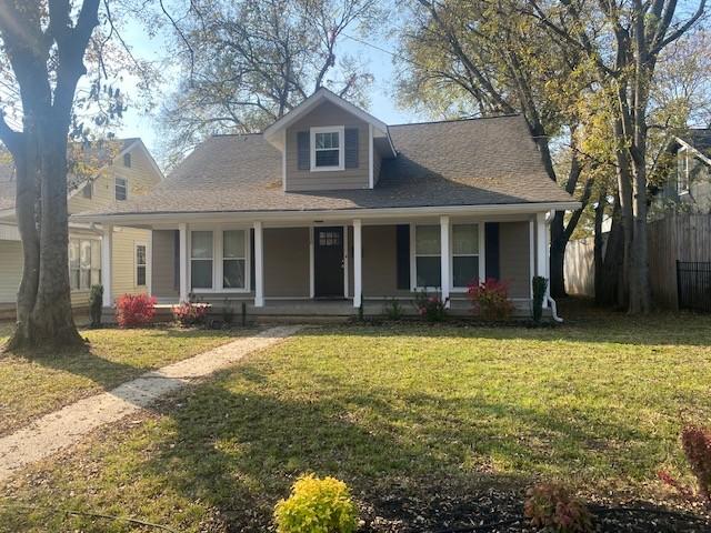 view of front of home with a front yard and covered porch