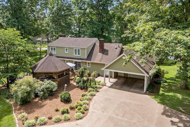 view of front facade featuring a carport and a front yard